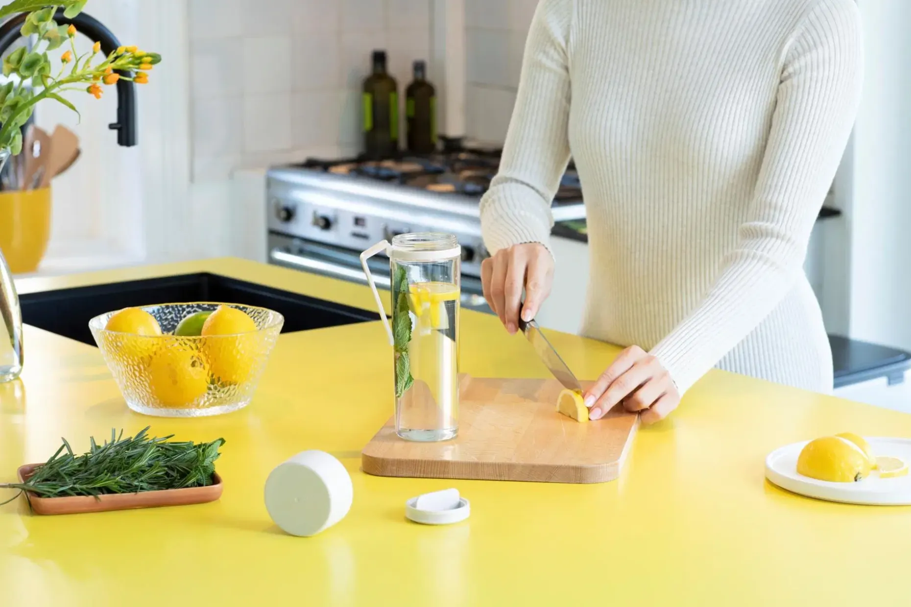 Brabantia Make & Take vesipullo siivilällä light grey