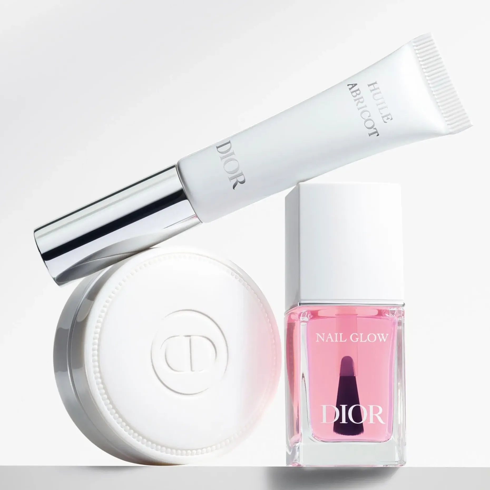 DIOR Huile Abricot Nail and Cuticle Serum hoitoöljy kynsille ja kynsinauhoille 7,5 ml