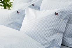 Lexington Pin Point tyynyliina sininen/valkoinen 50x60cm