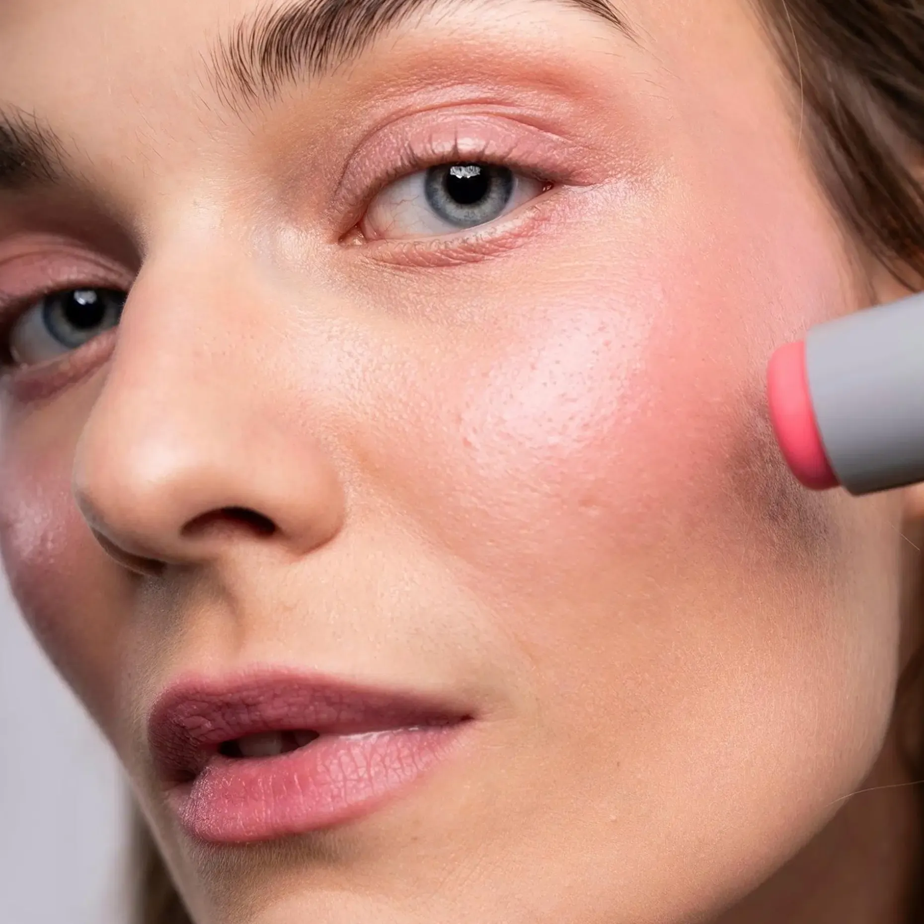 LH cosmetics Artistick -poskipuna 5,8 g