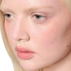 MAC Cosmetics Powder Kiss Lip + Cheek Mousse -nestemäinen huulipuna 5 ml