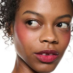 MAC Cosmetics Powder Kiss Lip + Cheek Mousse -nestemäinen huulipuna 5 ml