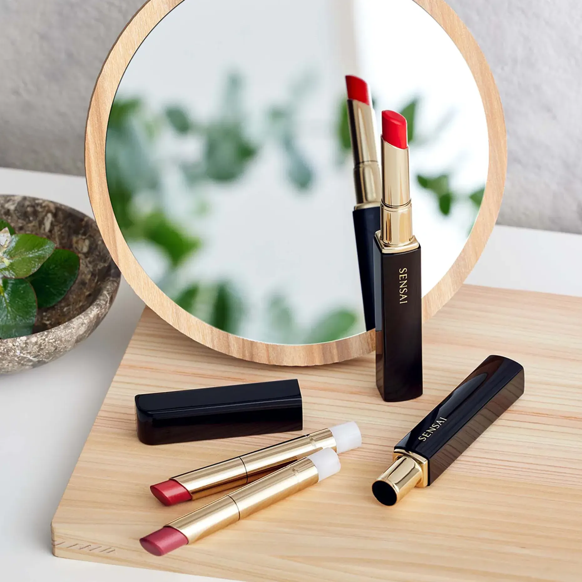 SENSAI Contouring Lipstick huulipunahylsy