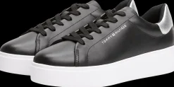 Tommy Hilfiger tennarit