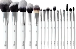 WE CARE ICON. Artist Eyeliner Brush tarkka rajaussivellin E43